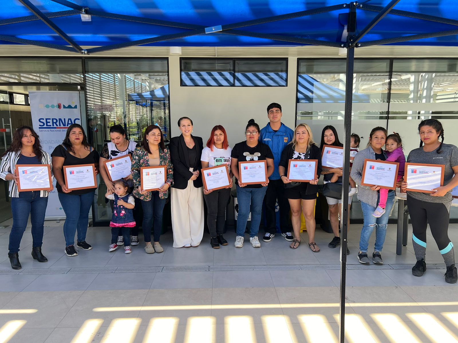 ¡Orgullo comunitario! ¡Mujeres de Tierra Amarilla certificadas en finanzas y derecho al consumidor!